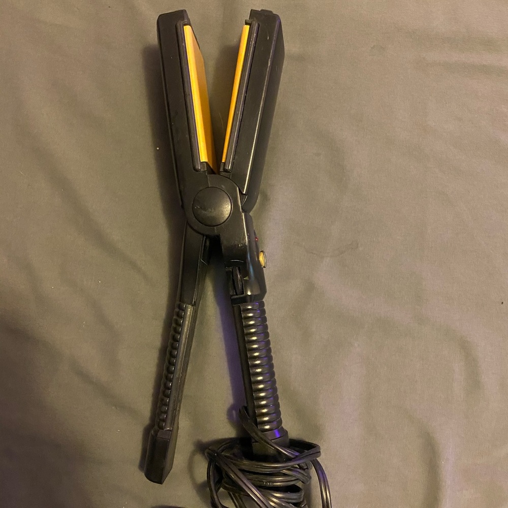 Conair ceramic straightener